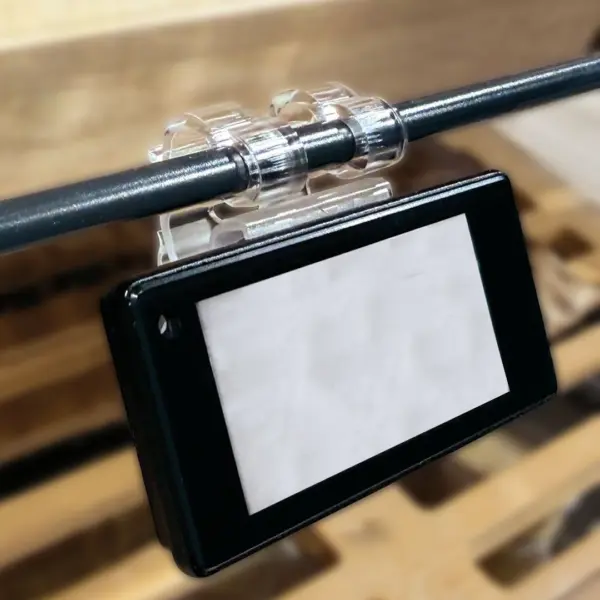 Elektronisen hintalapun pidike metallilankaan