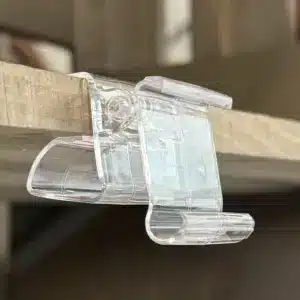 Elektronisen hintalapun pidike puuhyllyyn